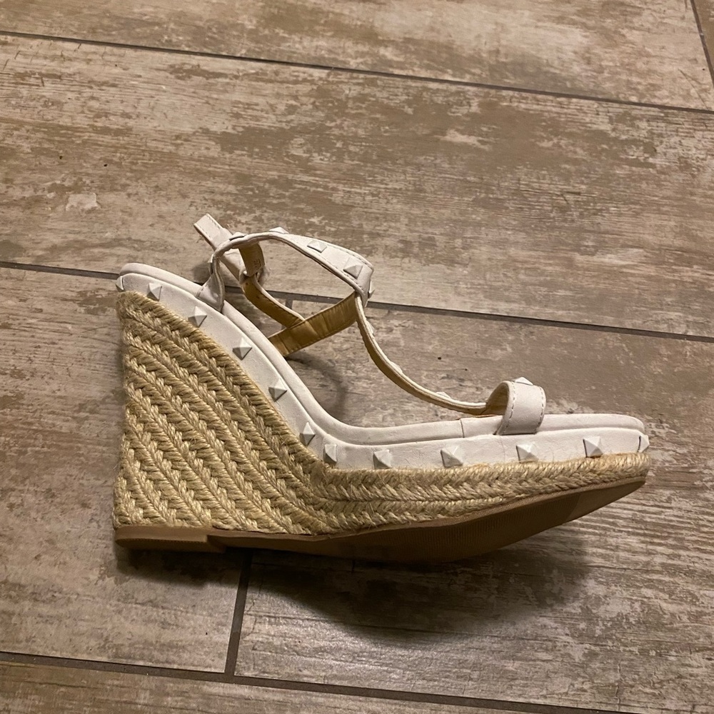 NWOT white stud platform sandals